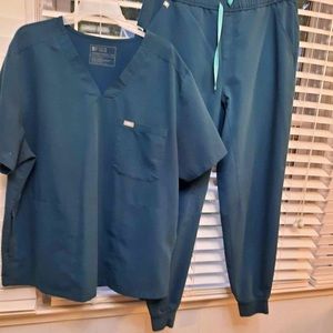 Men’s Figs Teal Scrubs. XXL Top, XL jogger style pants